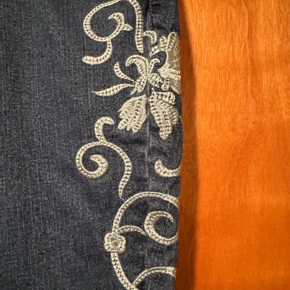 Denim 24/7 Dark Wash Jeans With Teal Embroidered Pattern Size 22W - Picture 2 of 6